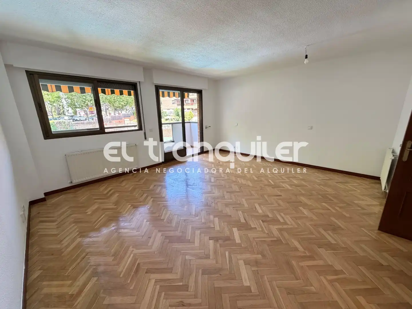 Sala de estar de Piso de alquiler en Pozuelo de Alarcón con Parquet, Terraza y Trastero