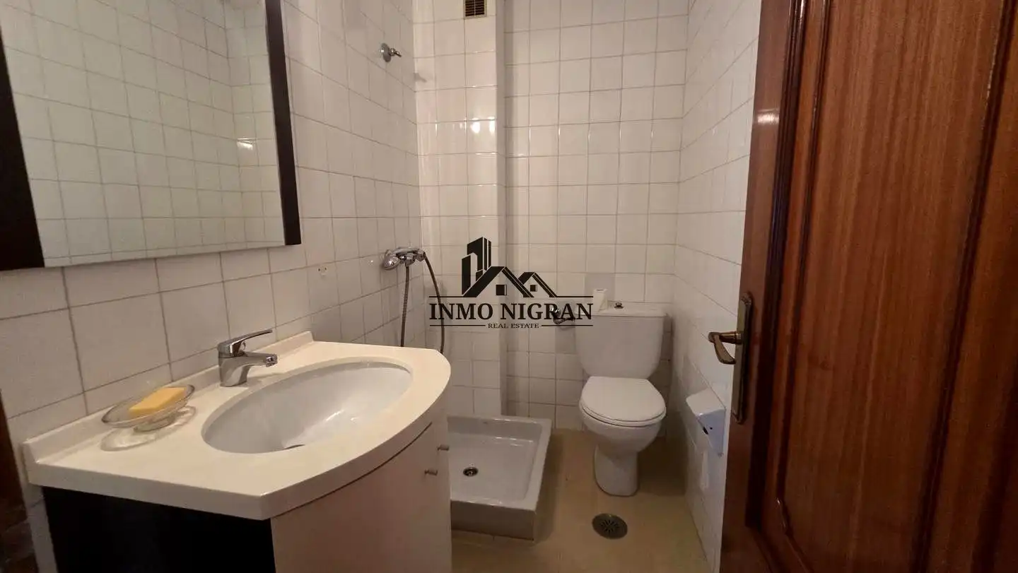 Baño de Piso en venta en Vigo  con Amueblado