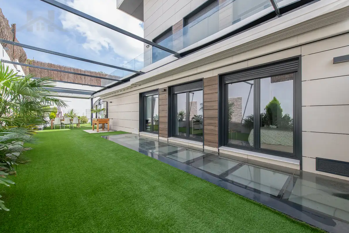 Terrassa de Dúplex en venda en Boadilla del Monte amb Aire condicionat, Jardí privat i Traster