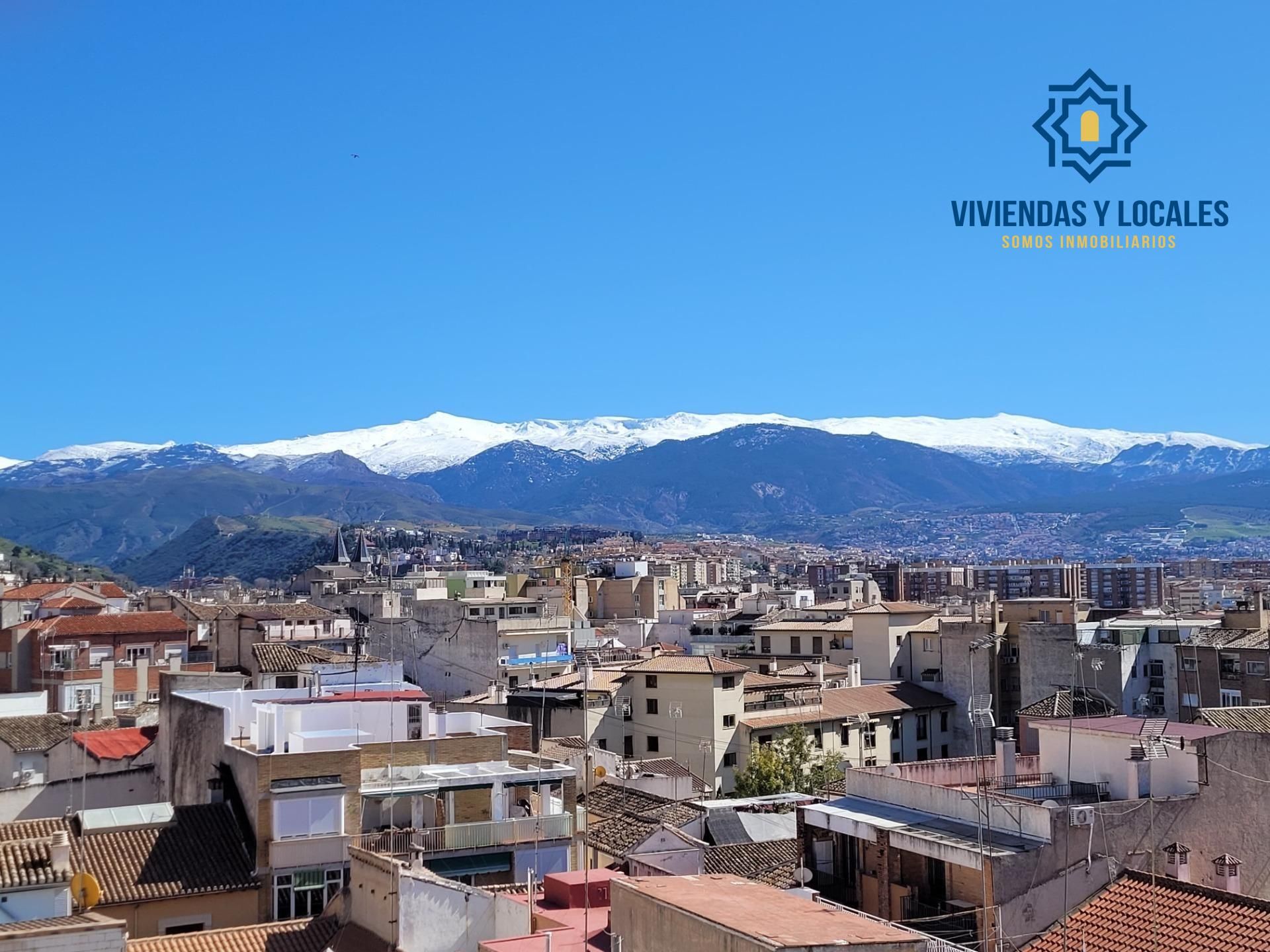 Vista exterior de Àtic en venda en  Granada Capital amb Aire condicionat, Calefacció i Parquet