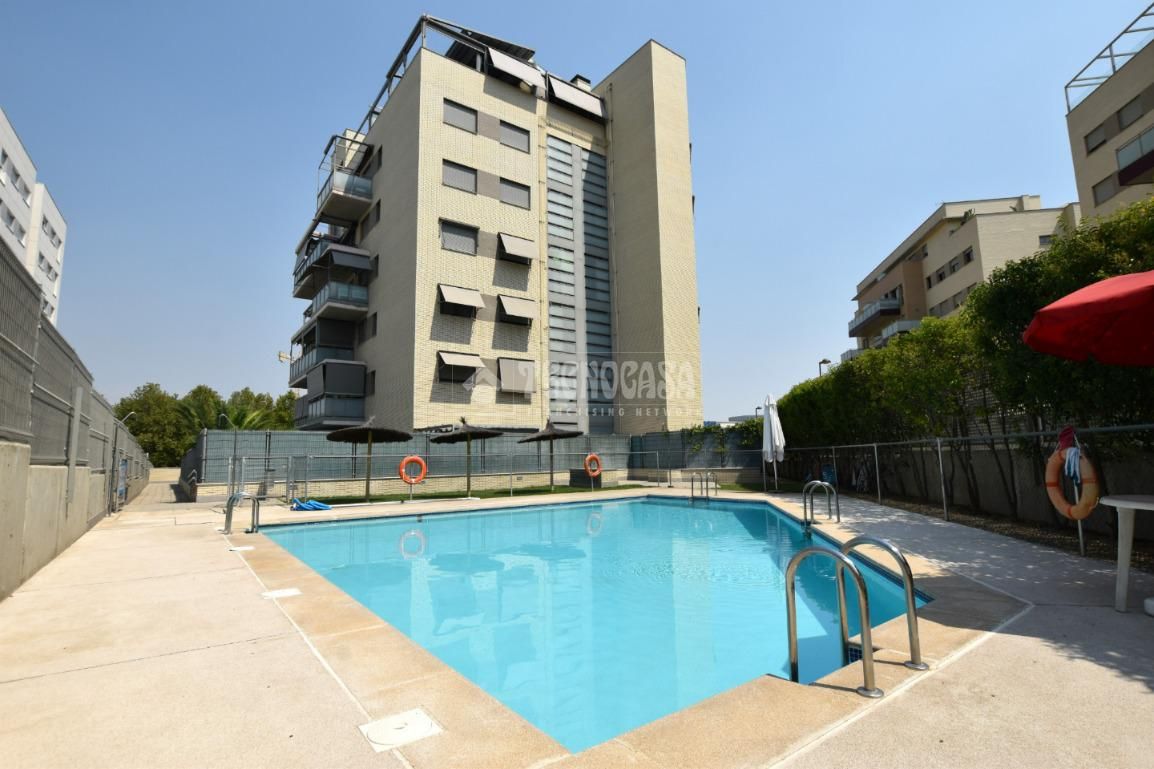 Piscina de Pis en venda en Getafe amb Aire condicionat, Calefacció i Terrassa