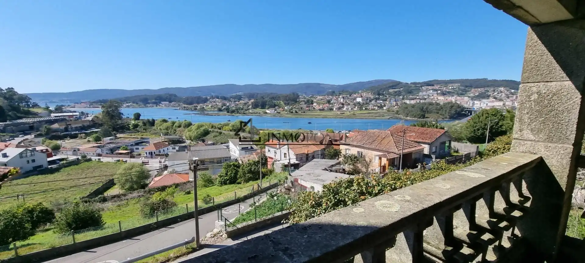 Vista exterior de Casa o xalet en venda en Pontevedra Capital  amb Calefacció, Jardí privat i Terrassa