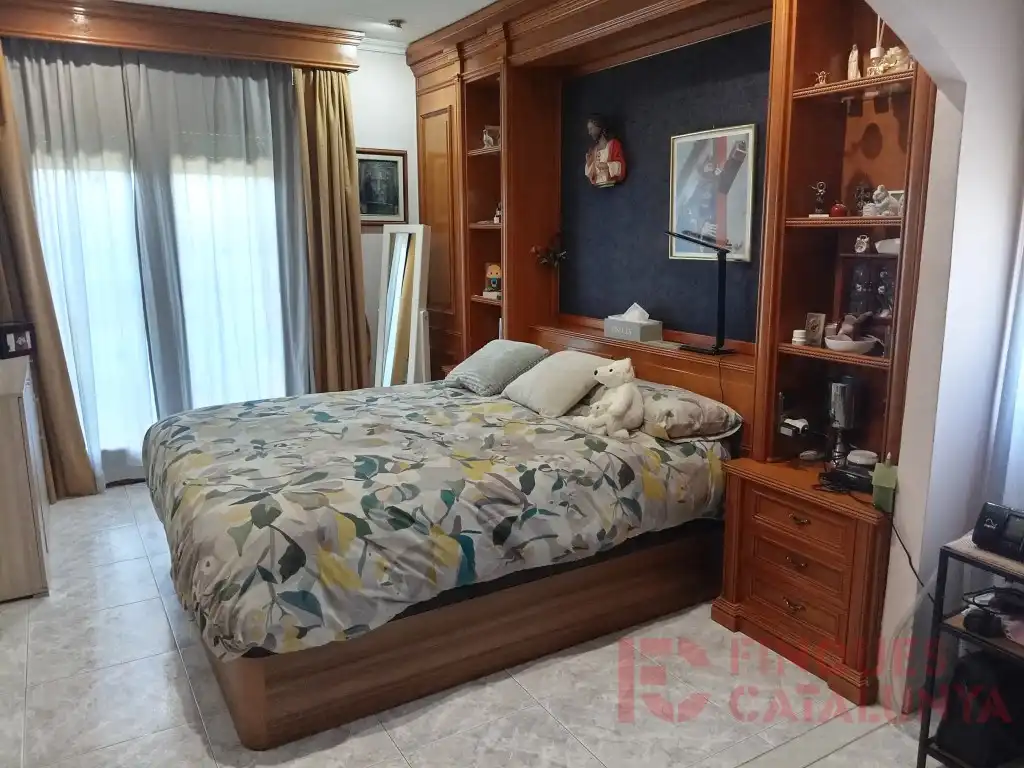 Dormitori de Casa o xalet en venda en Vilobí d'Onyar