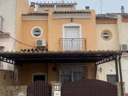 Vista exterior de Casa o xalet en venda en Morón de la Frontera