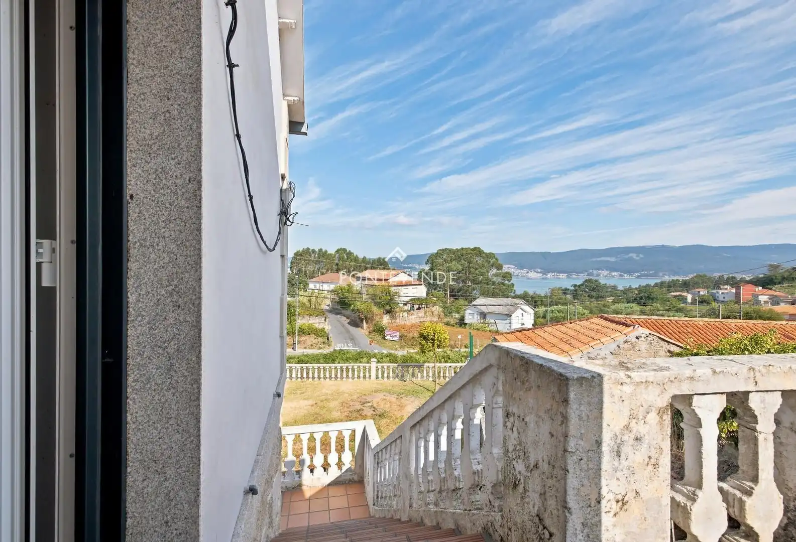 Vista exterior de Casa o xalet en venda en Marín amb Forn