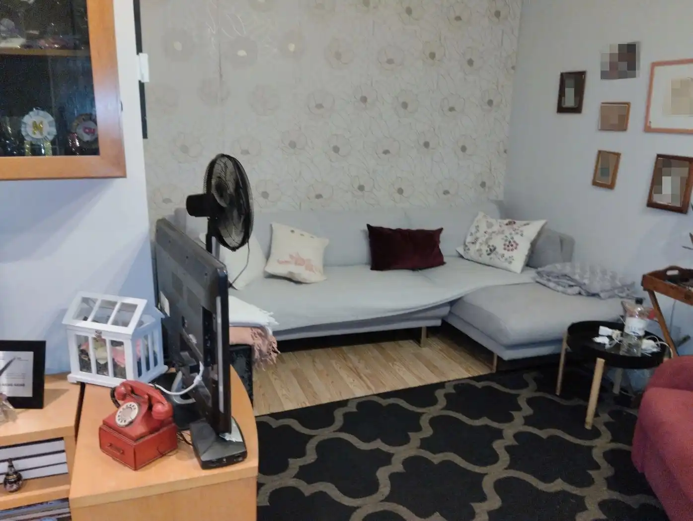 Sala d'estar de Local en venda en Girona amb Aire condicionat, Calefacció i Moblat