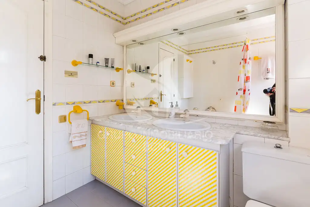 Bathroom of Houses for sale in Montcada i Reixac  with Air Conditioner, Heating and Terrace