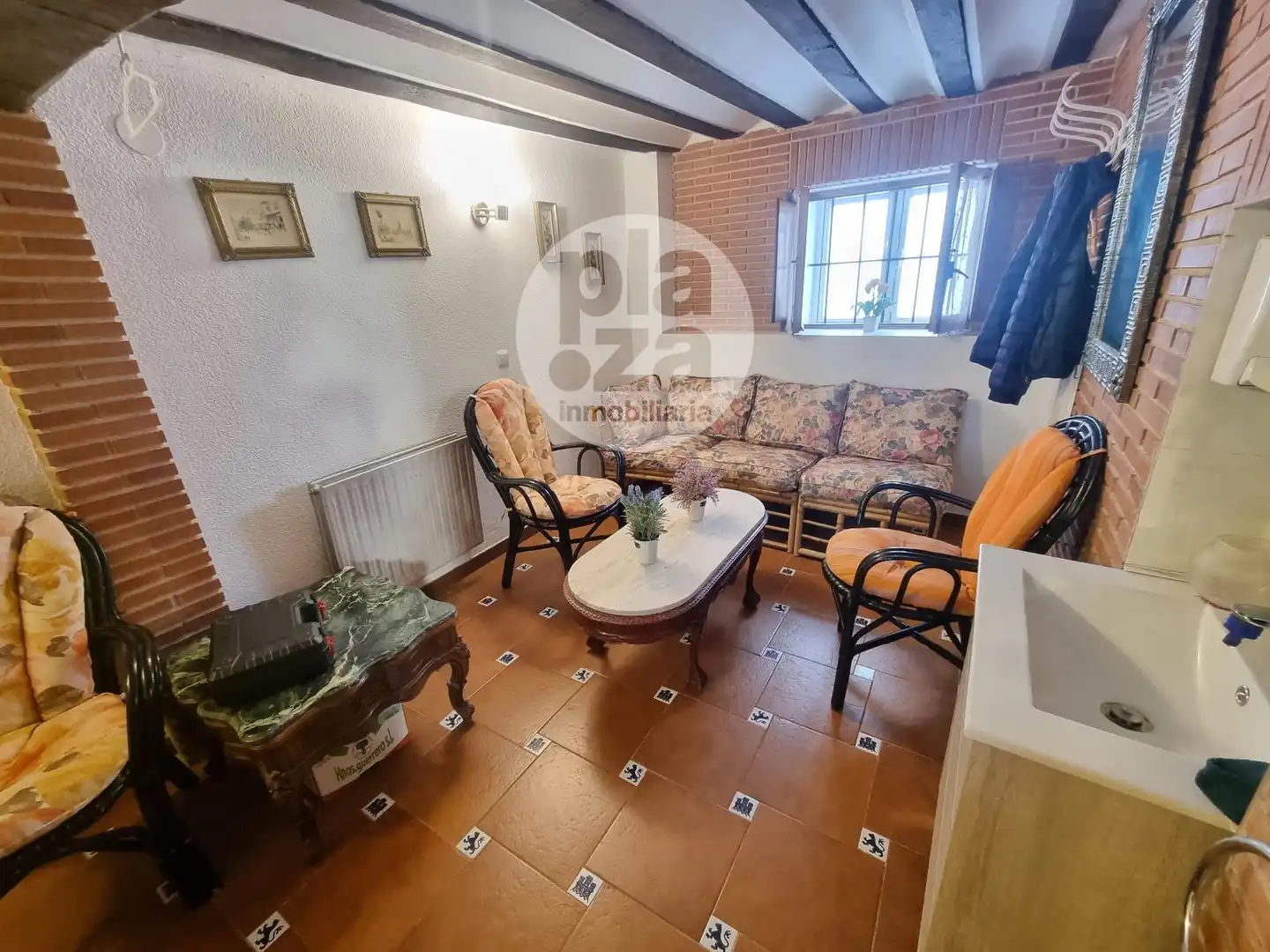 Sala d'estar de Casa o xalet de lloguer en Burgos amb Calefacció, Traster i Moblat