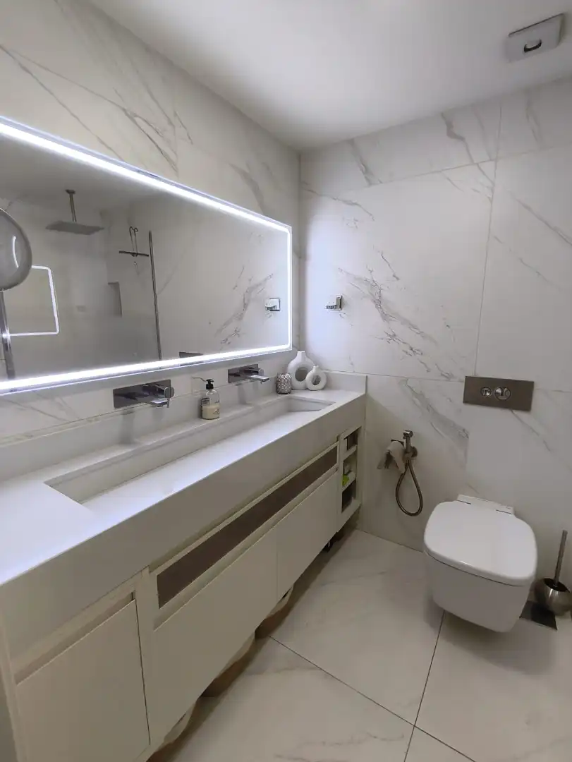 Bathroom of Flat for sale in Madrid  with Air Conditioner, Heating and Storage room