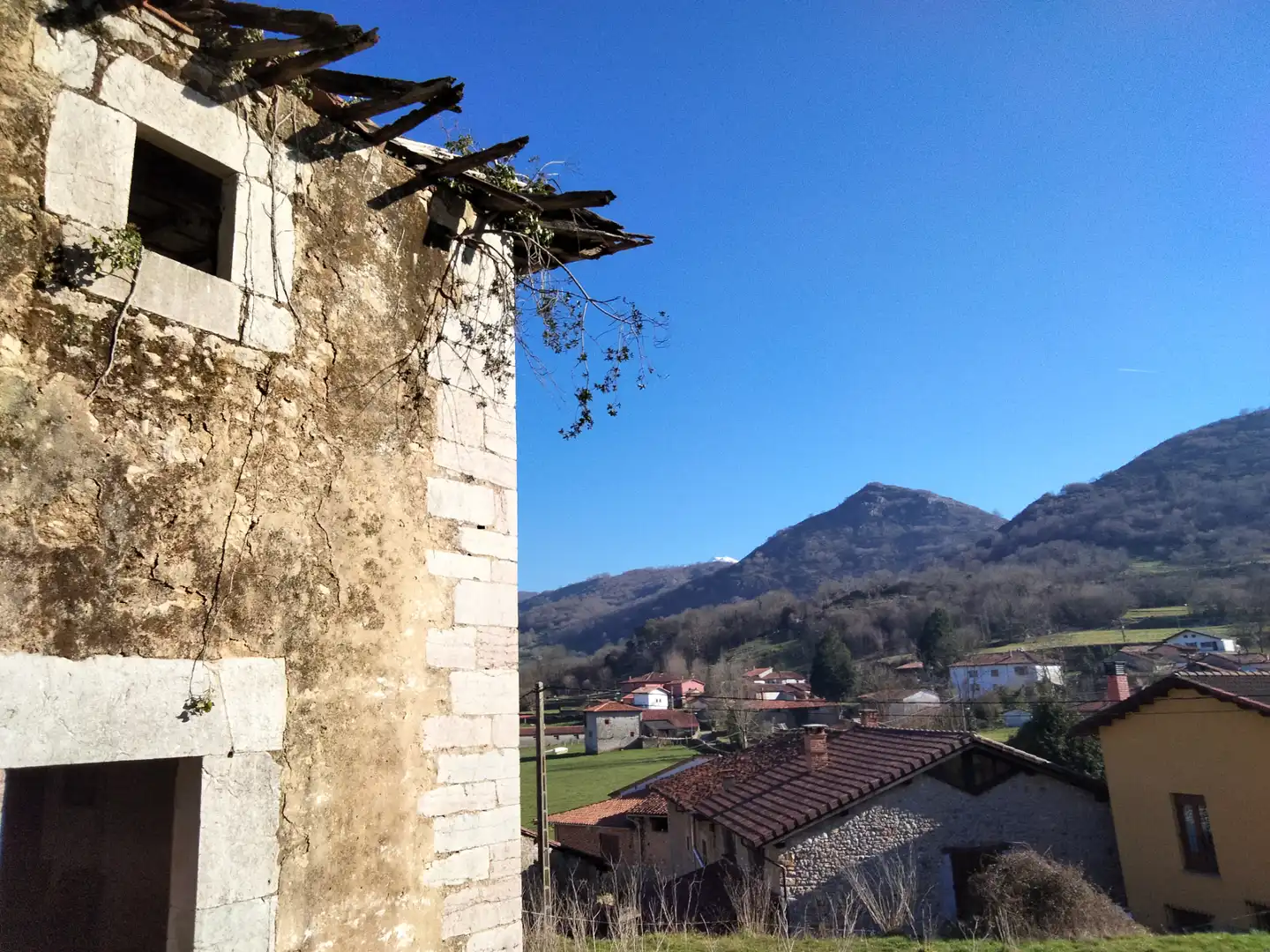 Gebäude zum Verkauf in Lugar Villar, Onís