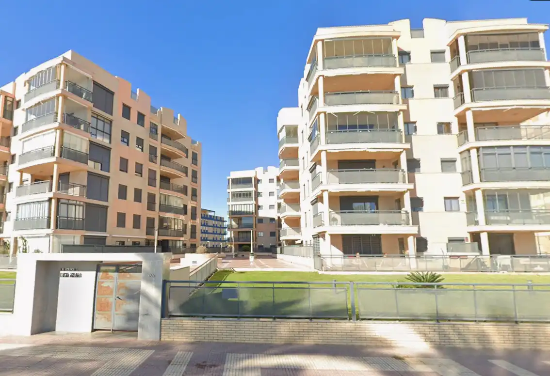 Flat with terrace for sale in Avenida Ferrandis Salvador 302