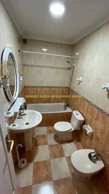 Badezimmer von Wohnung zur Miete in Salamanca mit Heizung, Möbliert und Balkon