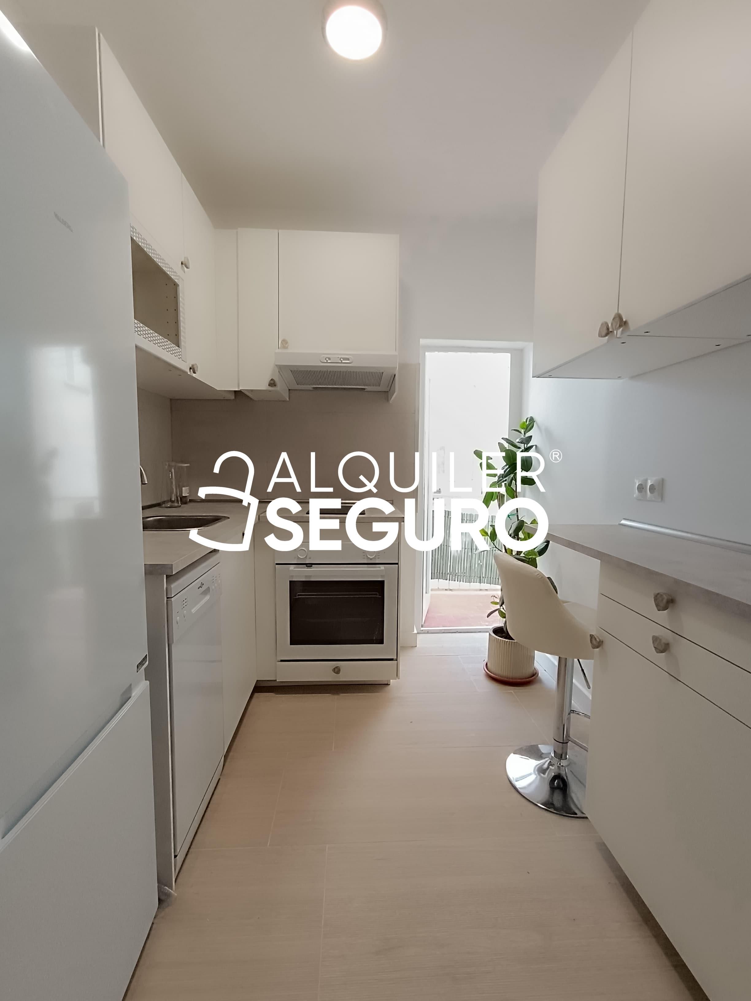 Cuina de Pis de lloguer en Getafe amb Aire condicionat, Terrassa i Moblat
