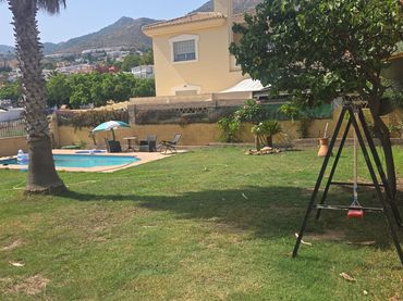 Xalet amb piscina en venda a Calle Verdolaga 15