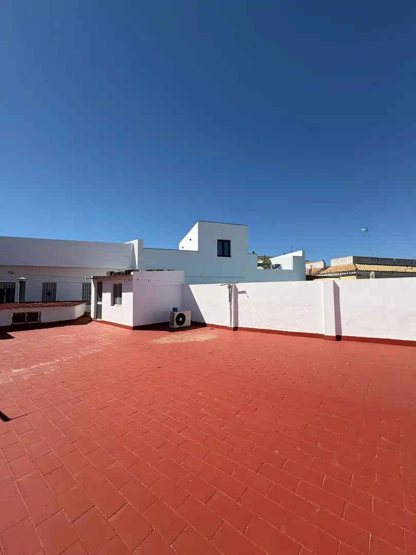 Vista exterior de Casa adosada en venta en Carmona con Aire acondicionado, Terraza y Amueblado