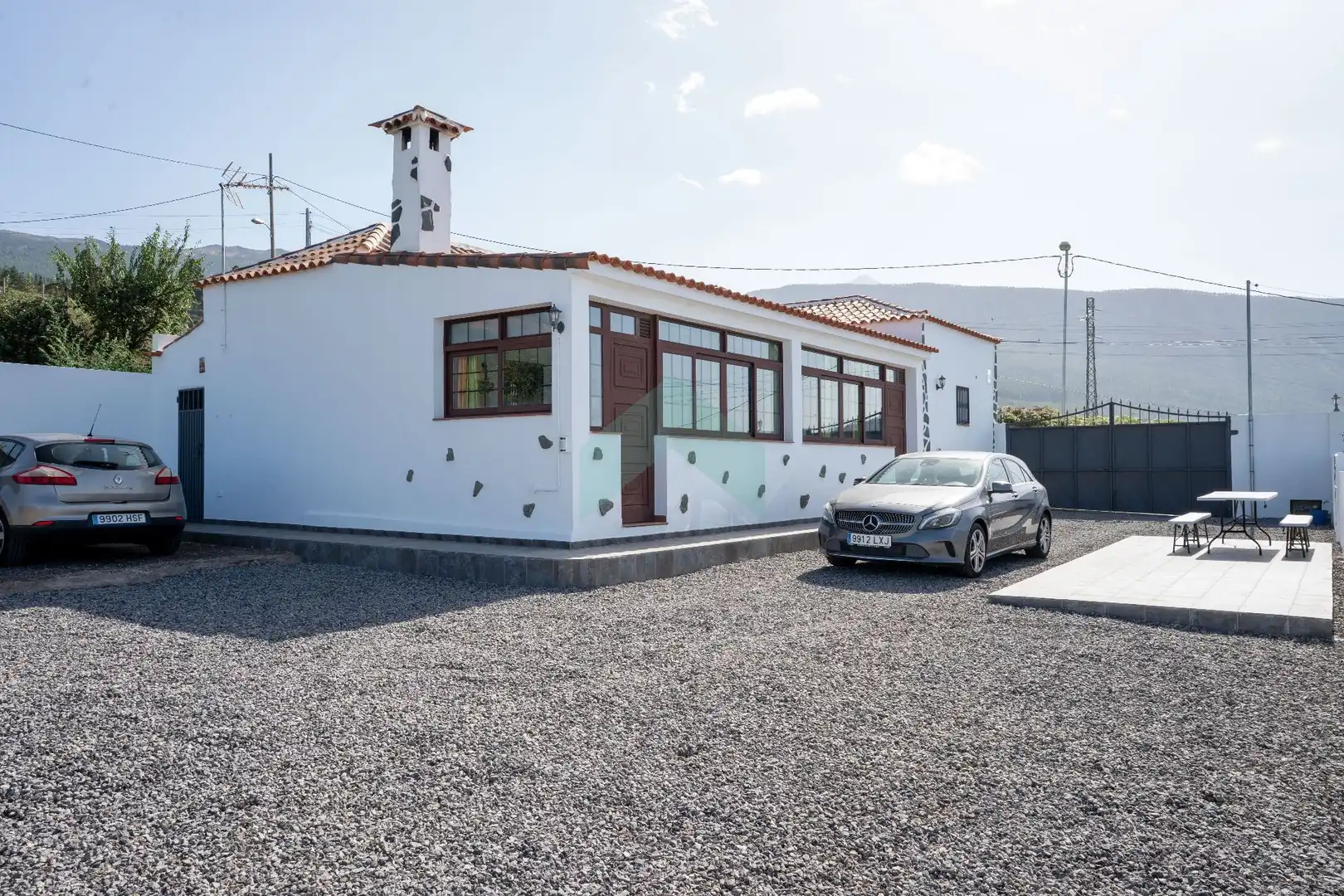 Vista exterior de Casa o xalet en venda en La Orotava amb Jardí privat, Terrassa i Moblat