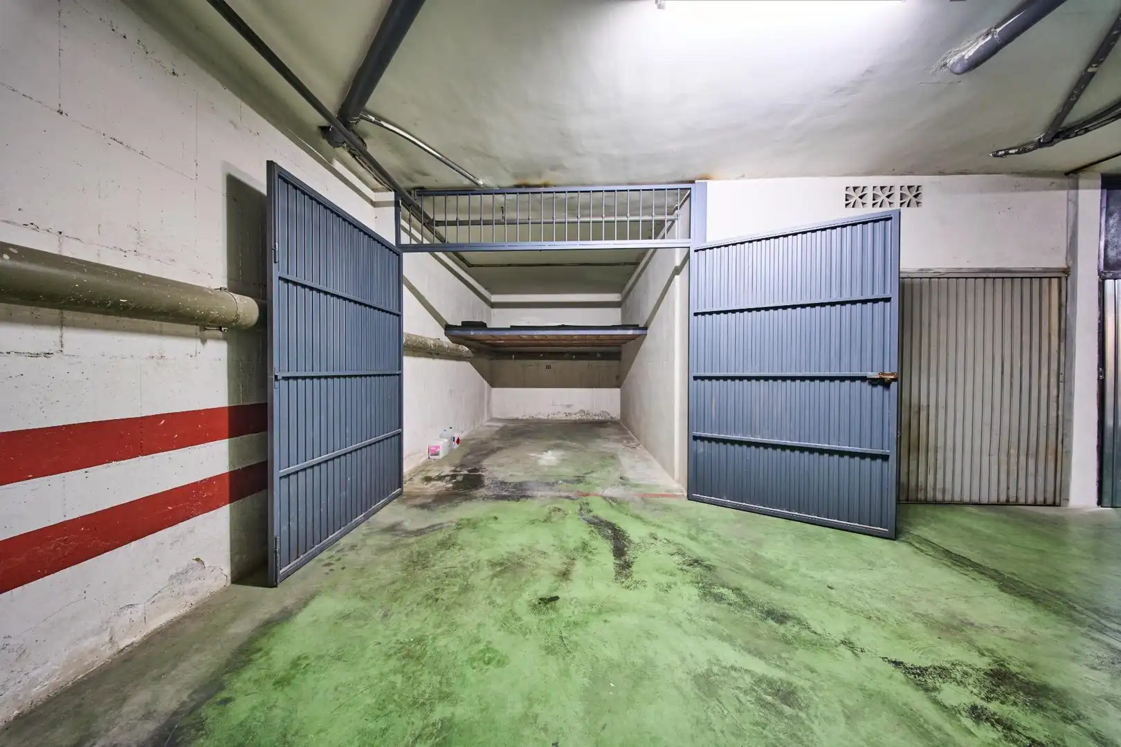Parkplatz von Garage zum Verkauf in La Zubia