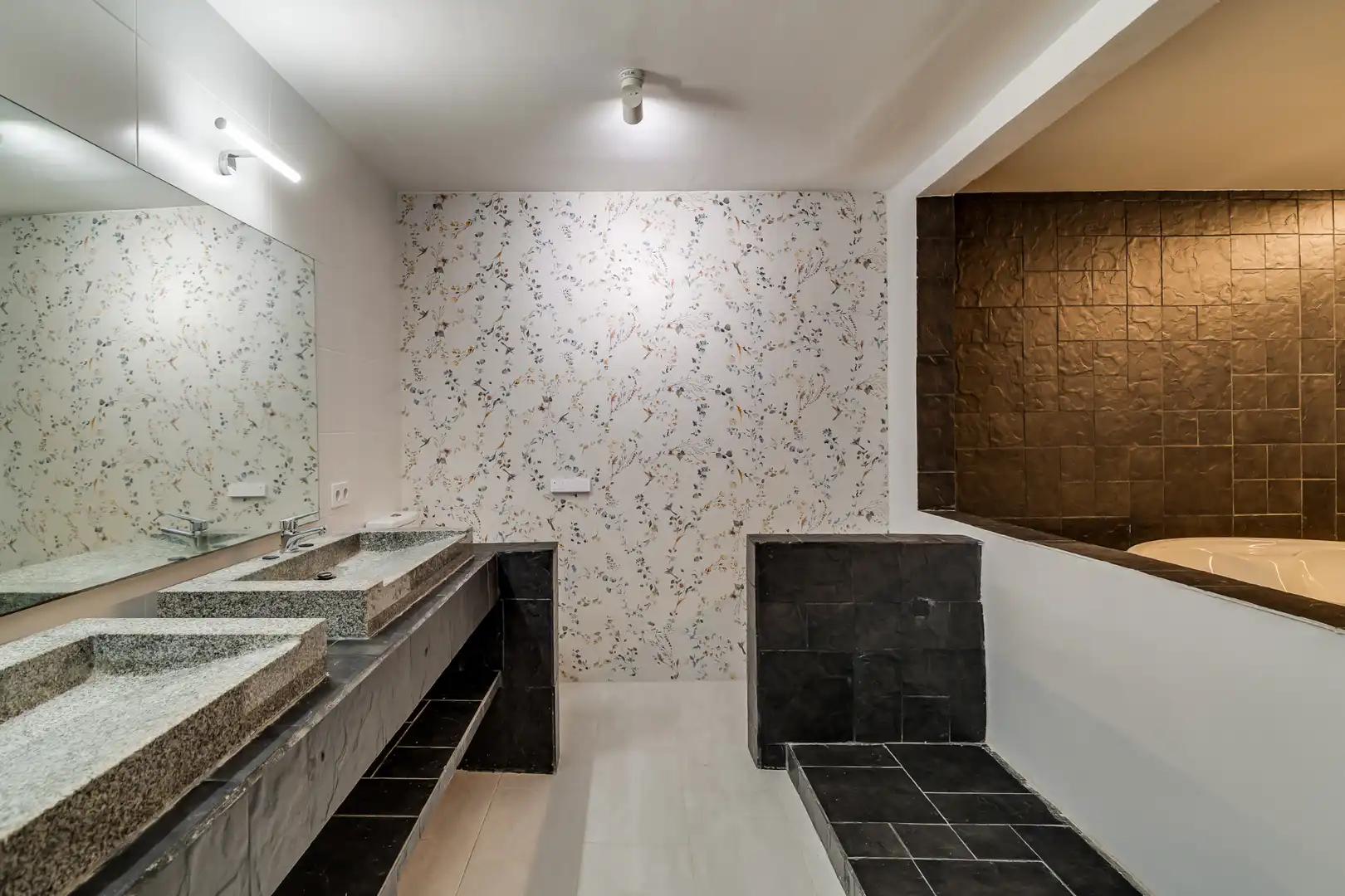 Bathroom of Flat for sale in Sitges  with Heating, Terrace and Storage room