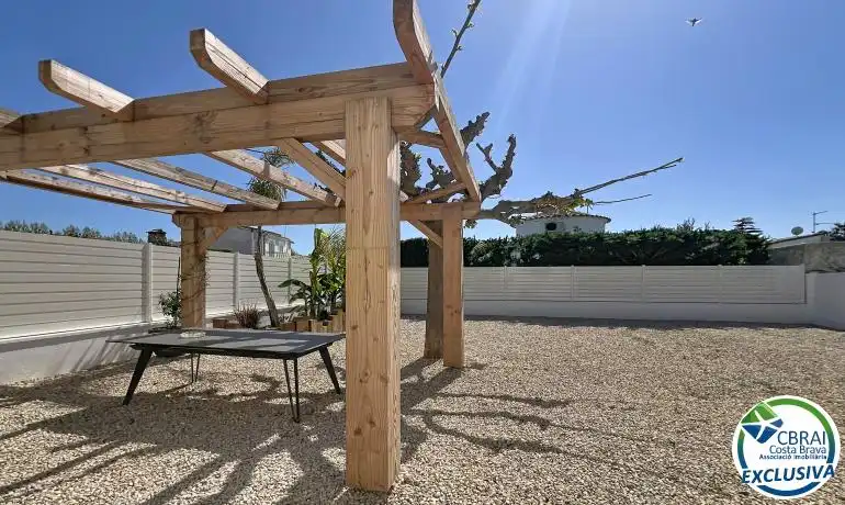 Terrassa de Casa o xalet en venda en Empuriabrava amb Aire condicionat, Calefacció i Jardí privat