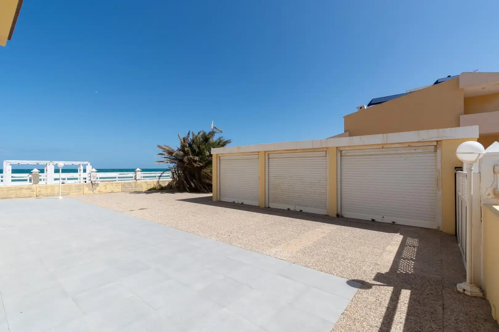 Aparcament de Casa o xalet en venda en La Manga del Mar Menor amb Jardí privat, Terrassa i Traster