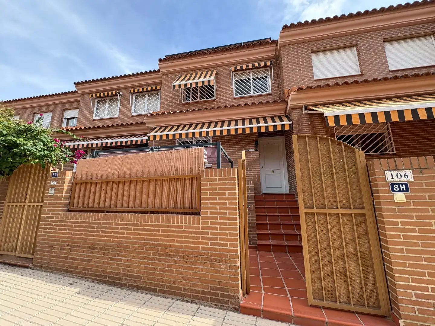 Houses for sale in Calle L'isle D'abeau, 8, San Vicente del Raspeig / Sant Vicent del Raspeig