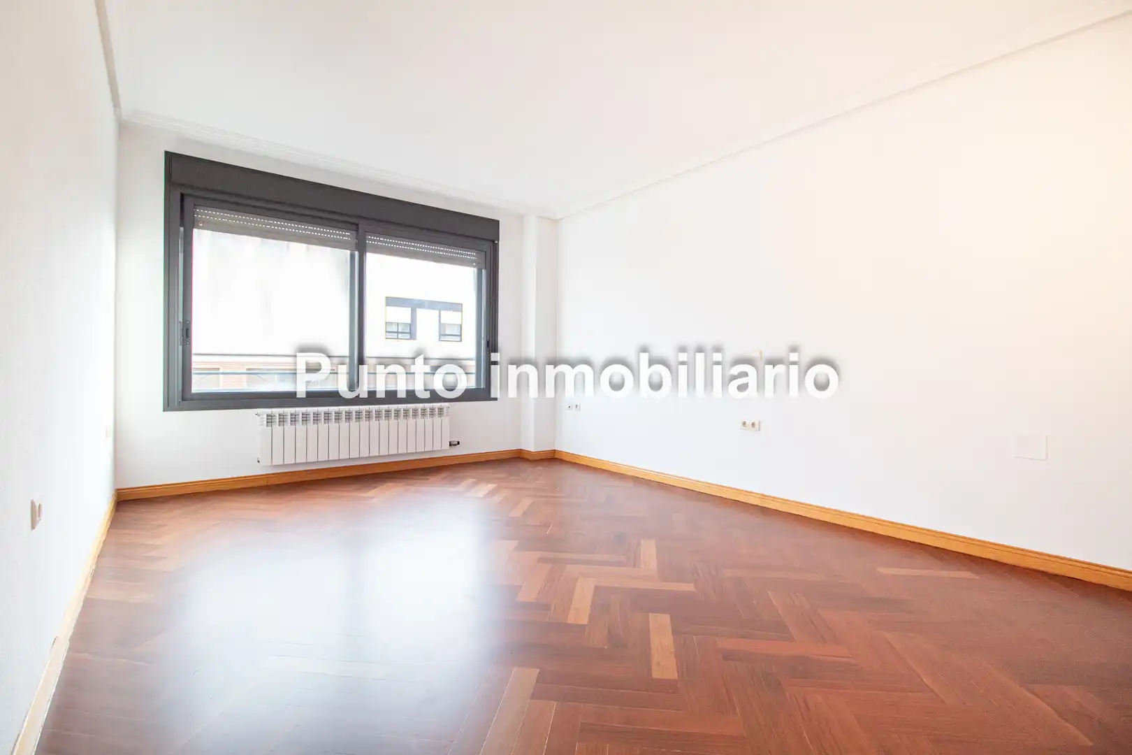 Living room of Flat for rent in Valladolid  with Heating and Parquet flooring