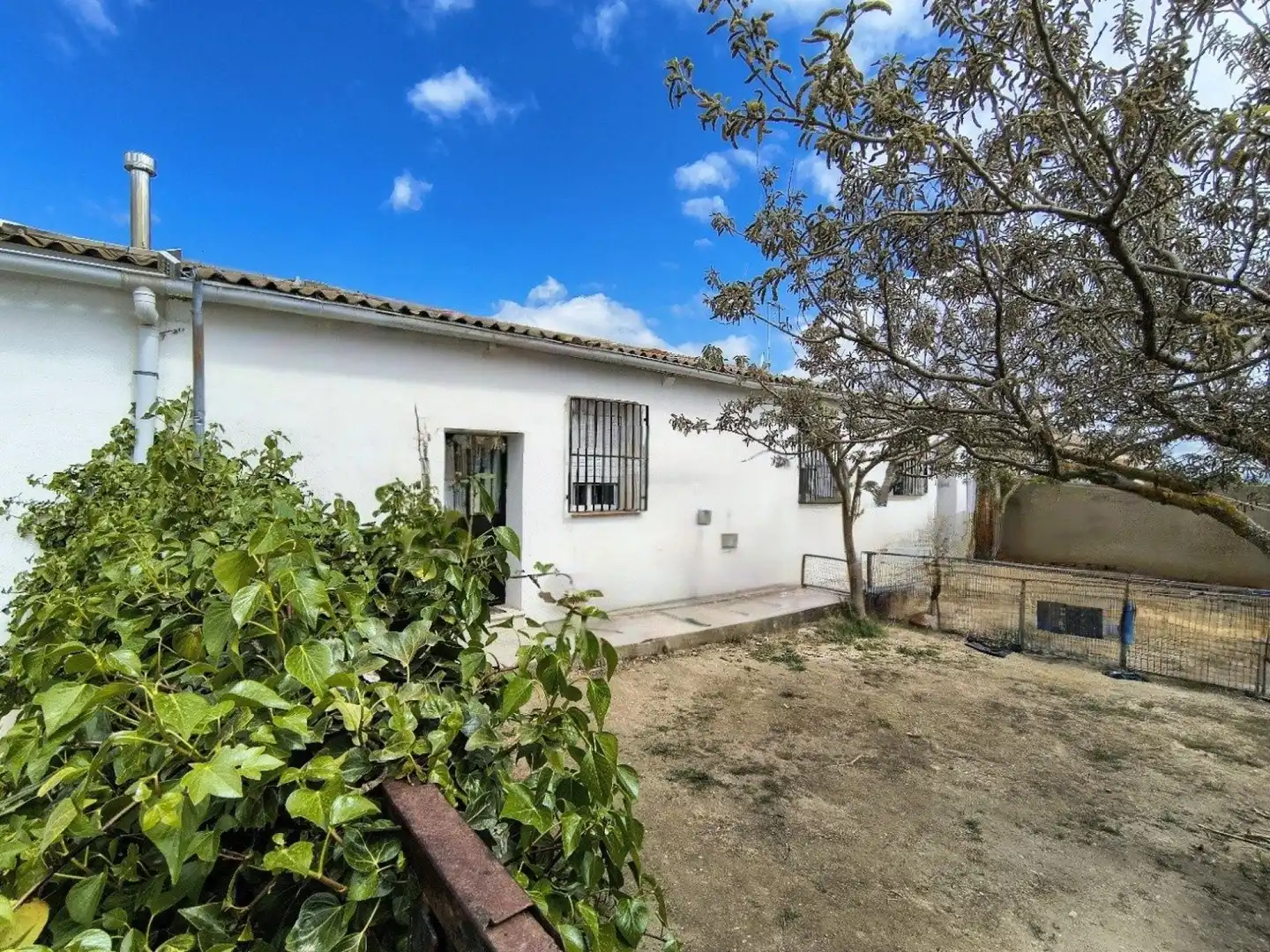 Außenansicht von Country house zum Verkauf in Belinchón mit Heizung