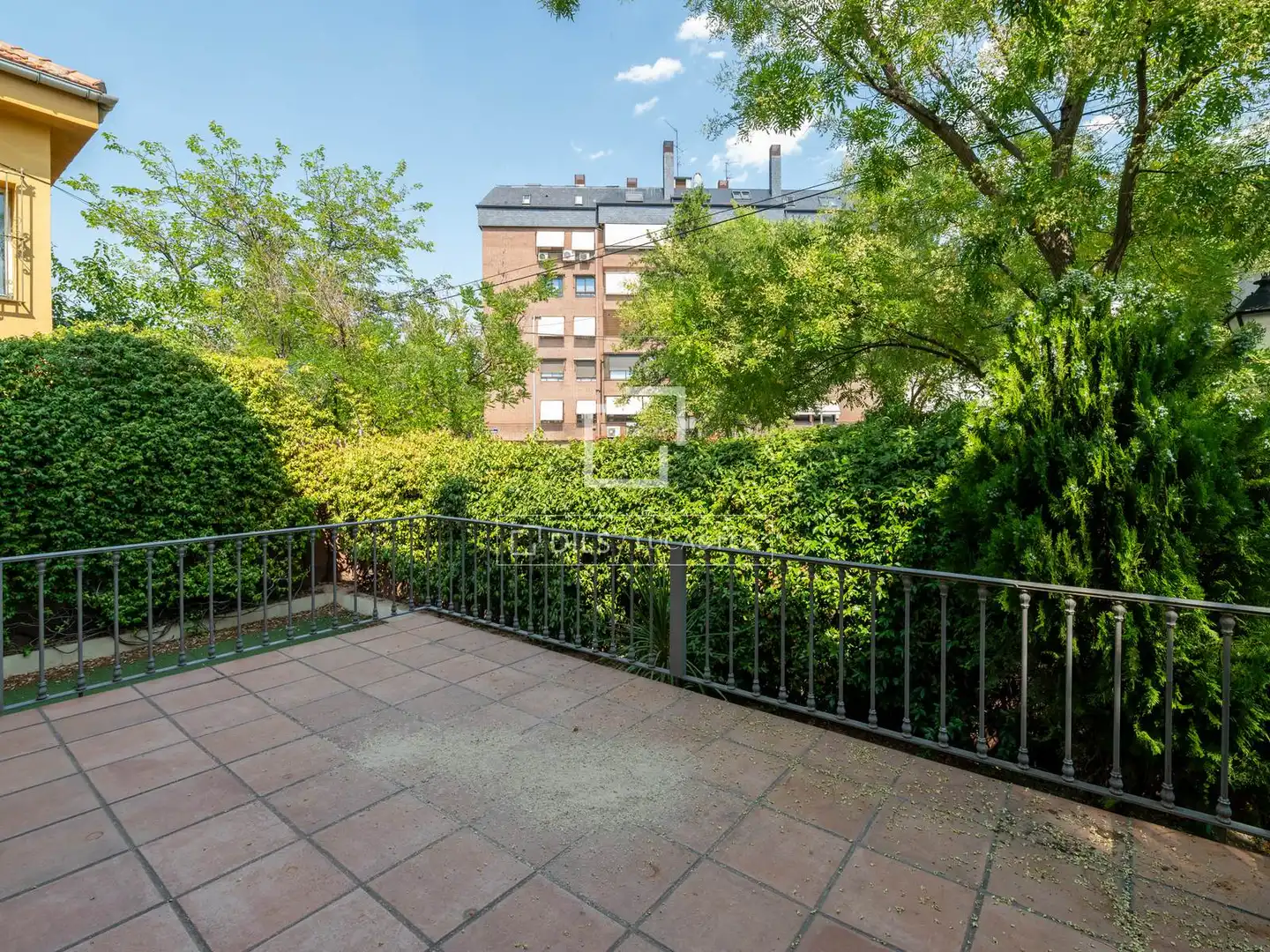 Terrassa de Casa o xalet en venda en Madrid amb Aire condicionat, Calefacció i Jardí privat