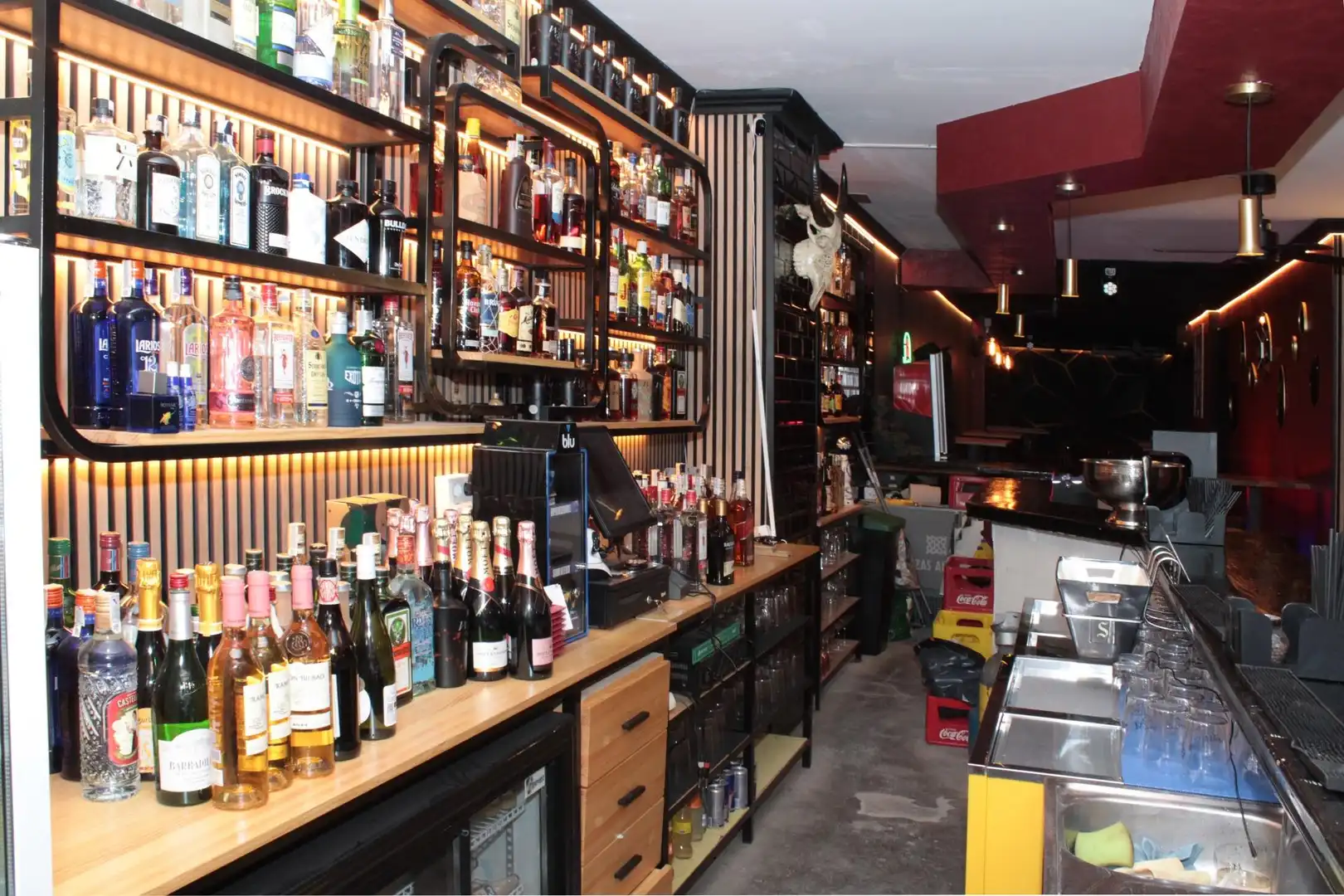 Commercial properties for rent in Calle Betis, Triana Casco Antiguo