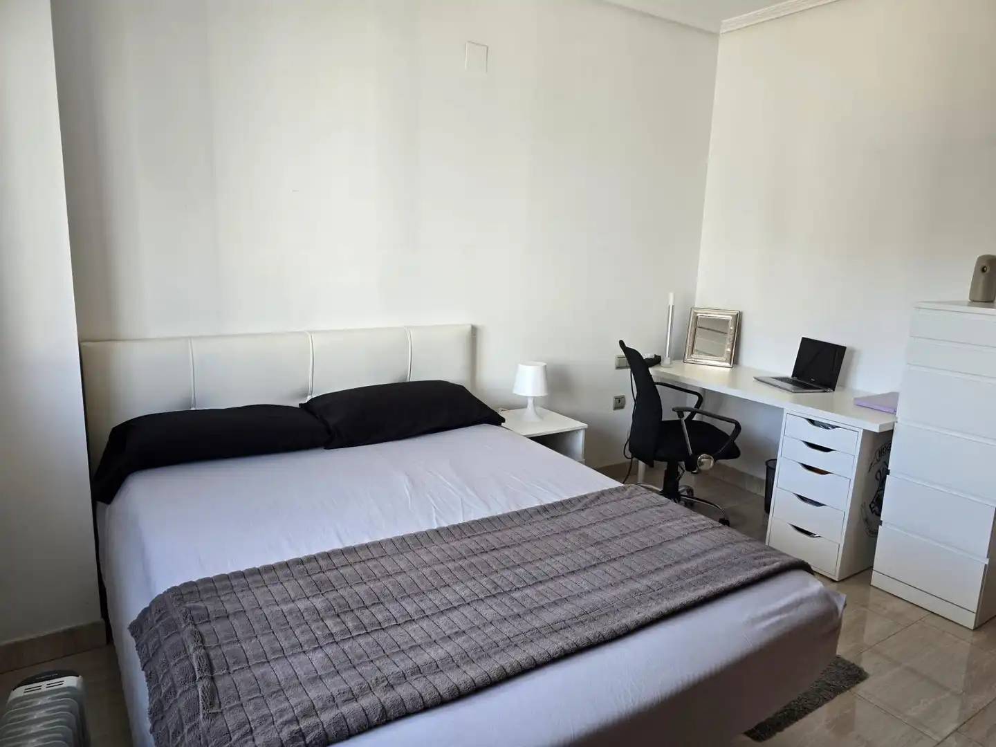 Bedroom of Flat for sale in Córdoba  with Air Conditioner, Terrace and Storage room
