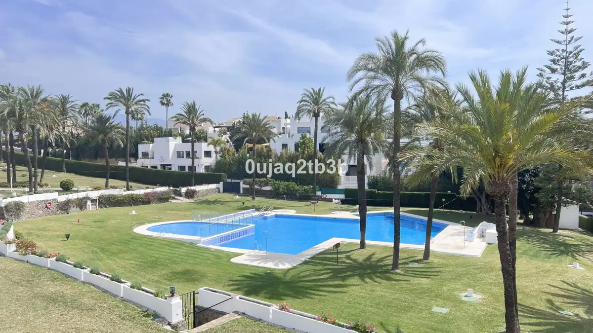 Dúplex amb piscina en venda a Nueva Andalucía