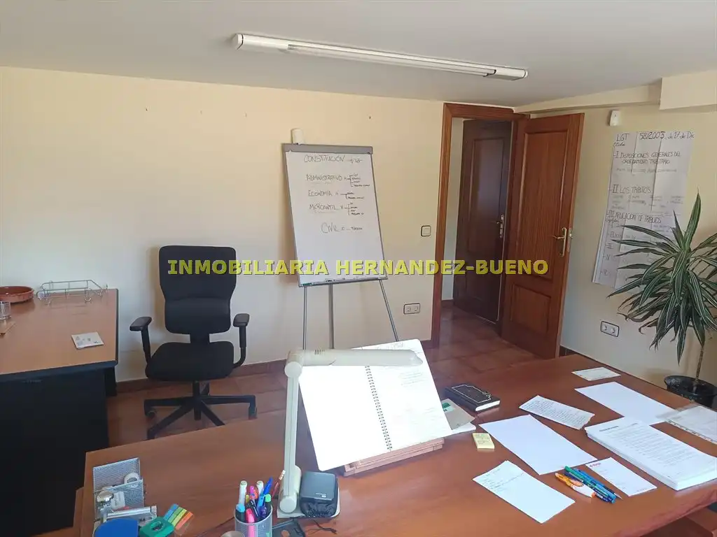 Büro zur Miete in Salamanca mit Klimaanlage, Heizung und Möbliert