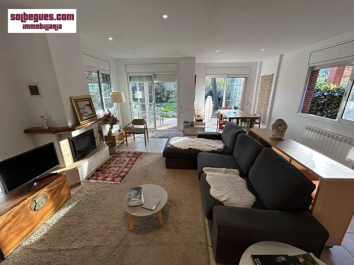 Sala d'estar de Casa o xalet en venda en Begues amb Calefacció, Jardí privat i Terrassa
