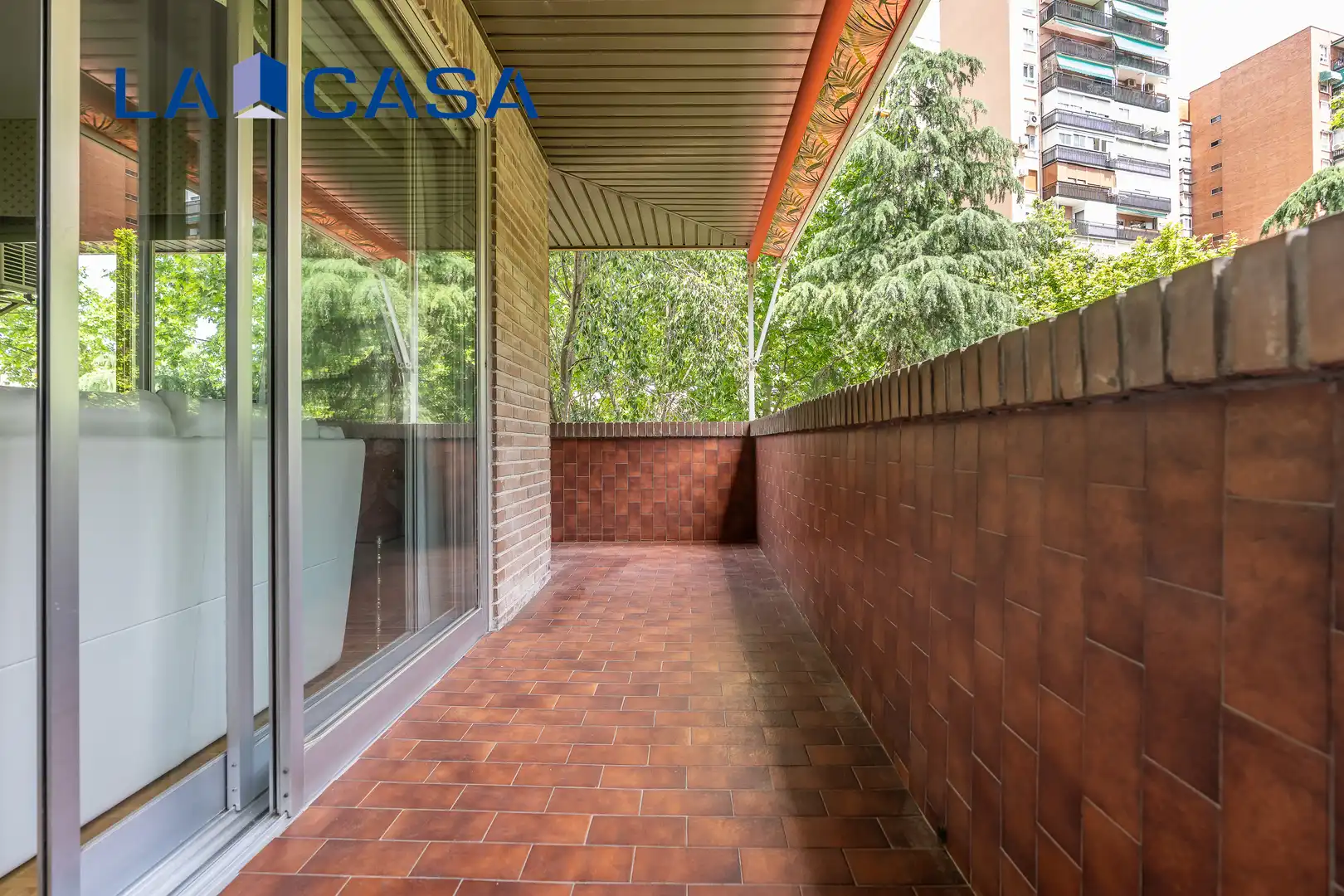 Vista exterior de Pis en venda en Madrid amb Calefacció, Terrassa i Piscina