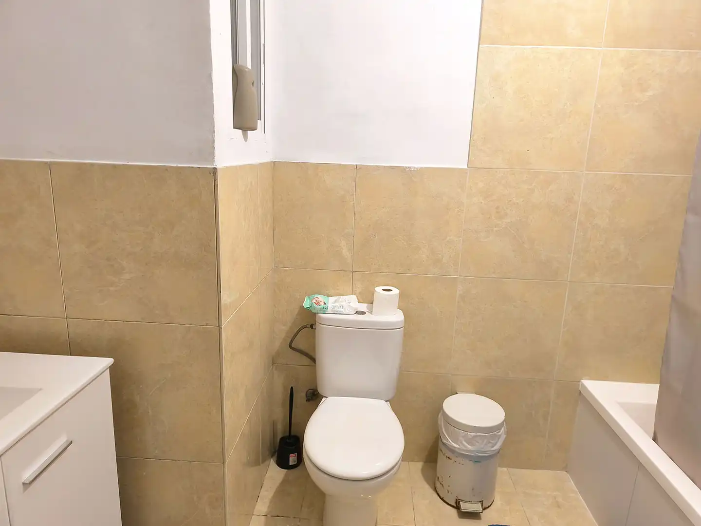 Baño de Ático en venta en Figueres con Terraza, Trastero y Horno