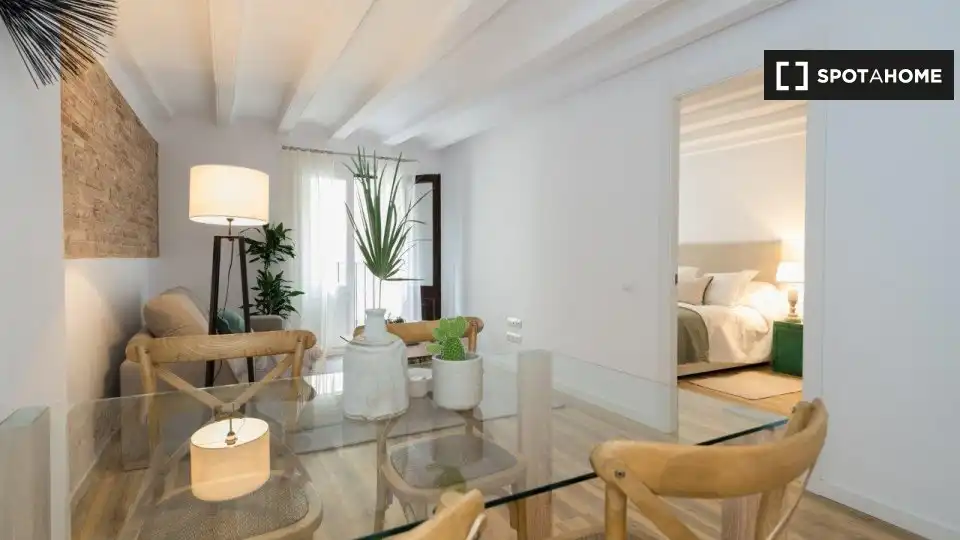Flat with terrace to rent in Ciutat Vella, imagen 4