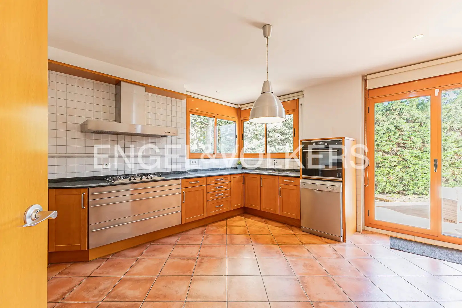 Cocina de Casa o chalet en venta en Barcelona con Aire acondicionado, Calefacción y Jardín privado