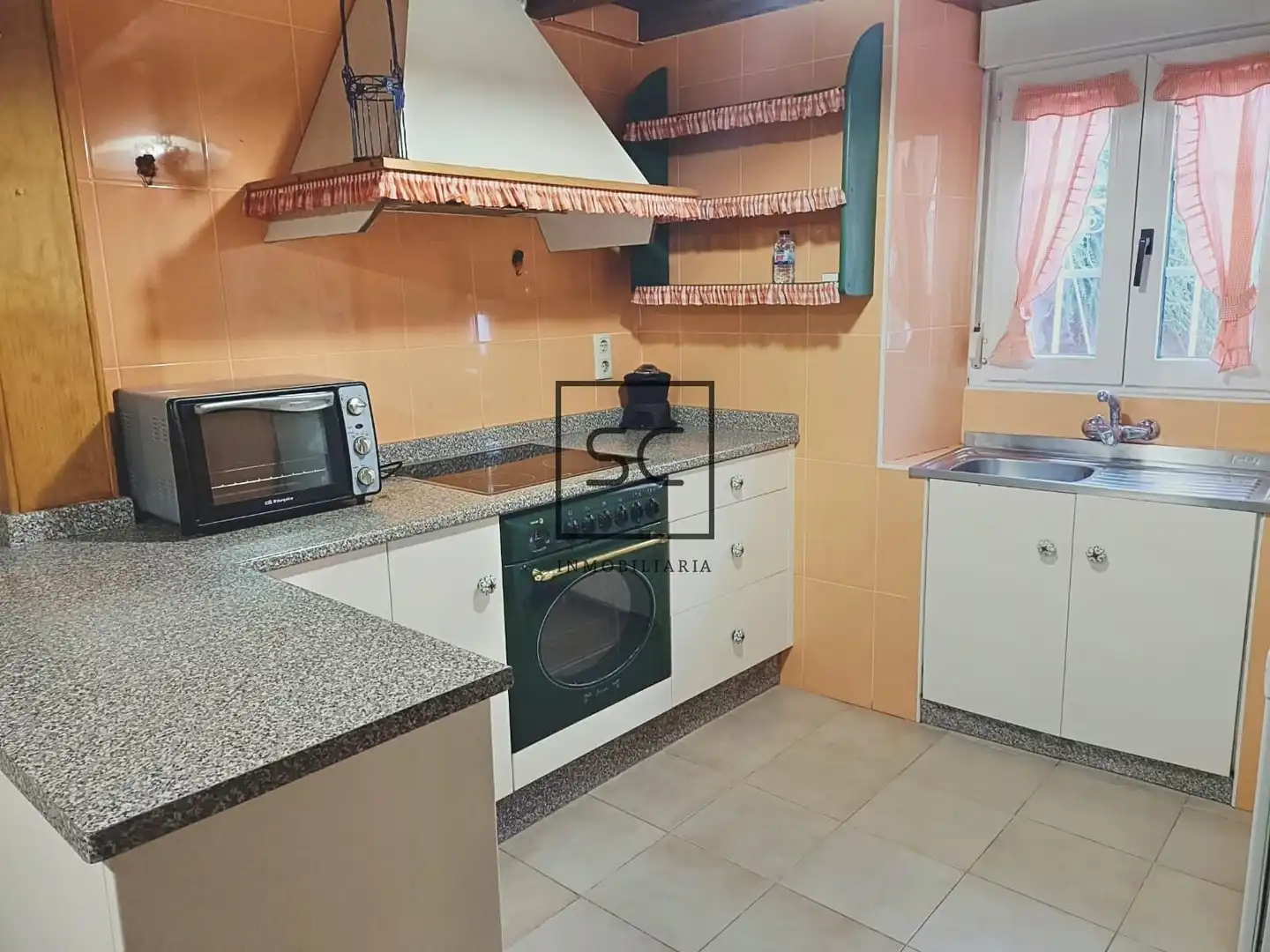 Cuina de Casa o xalet en venda en Ferrol amb Calefacció, Jardí privat i Alarma