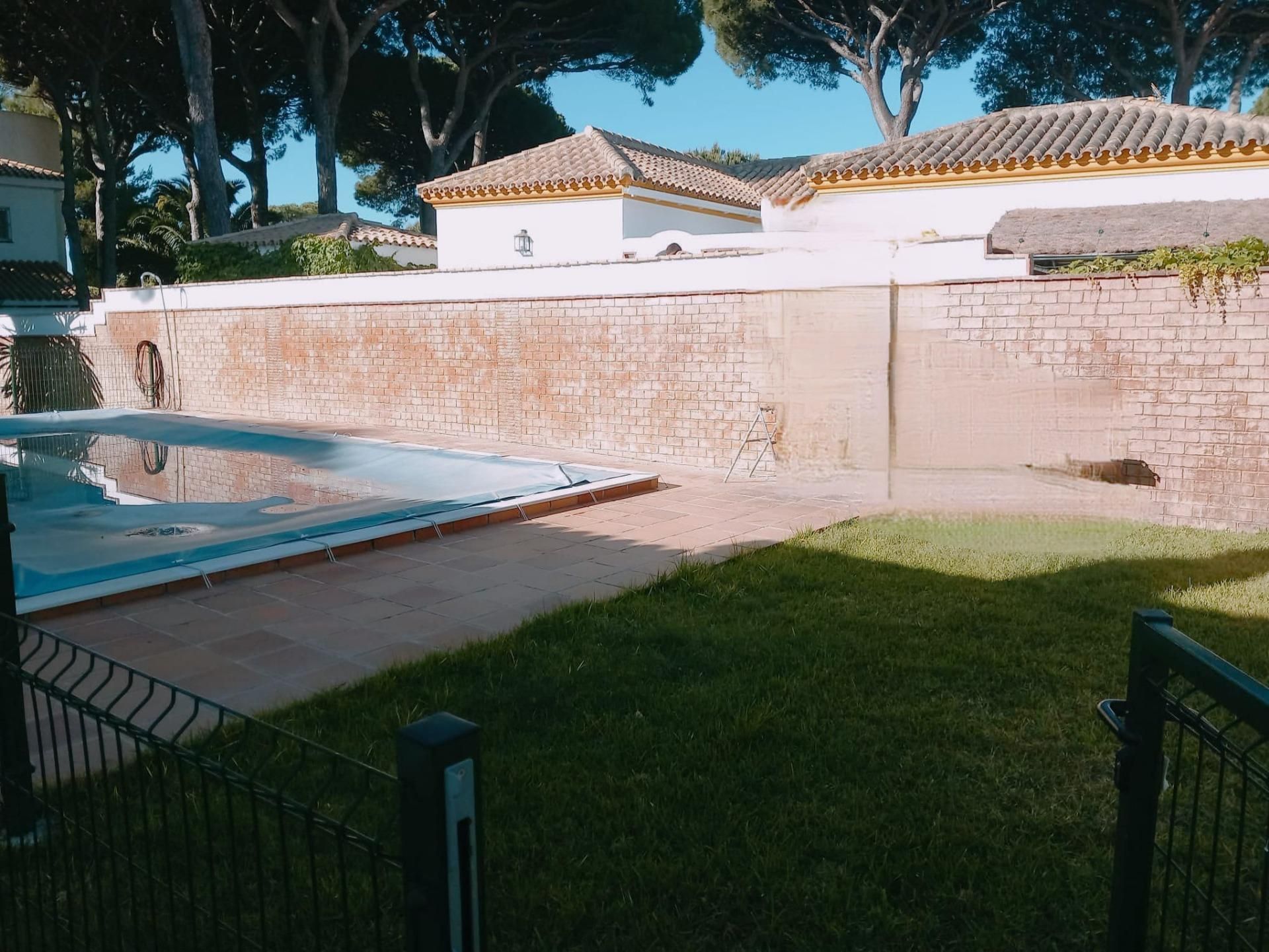 Piscina de Casa o xalet en venda en Conil de la Frontera amb Aire condicionat, Jardí privat i Traster