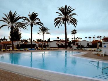 Bungalow amb piscina en venda a Avenida Estados Unidos 60