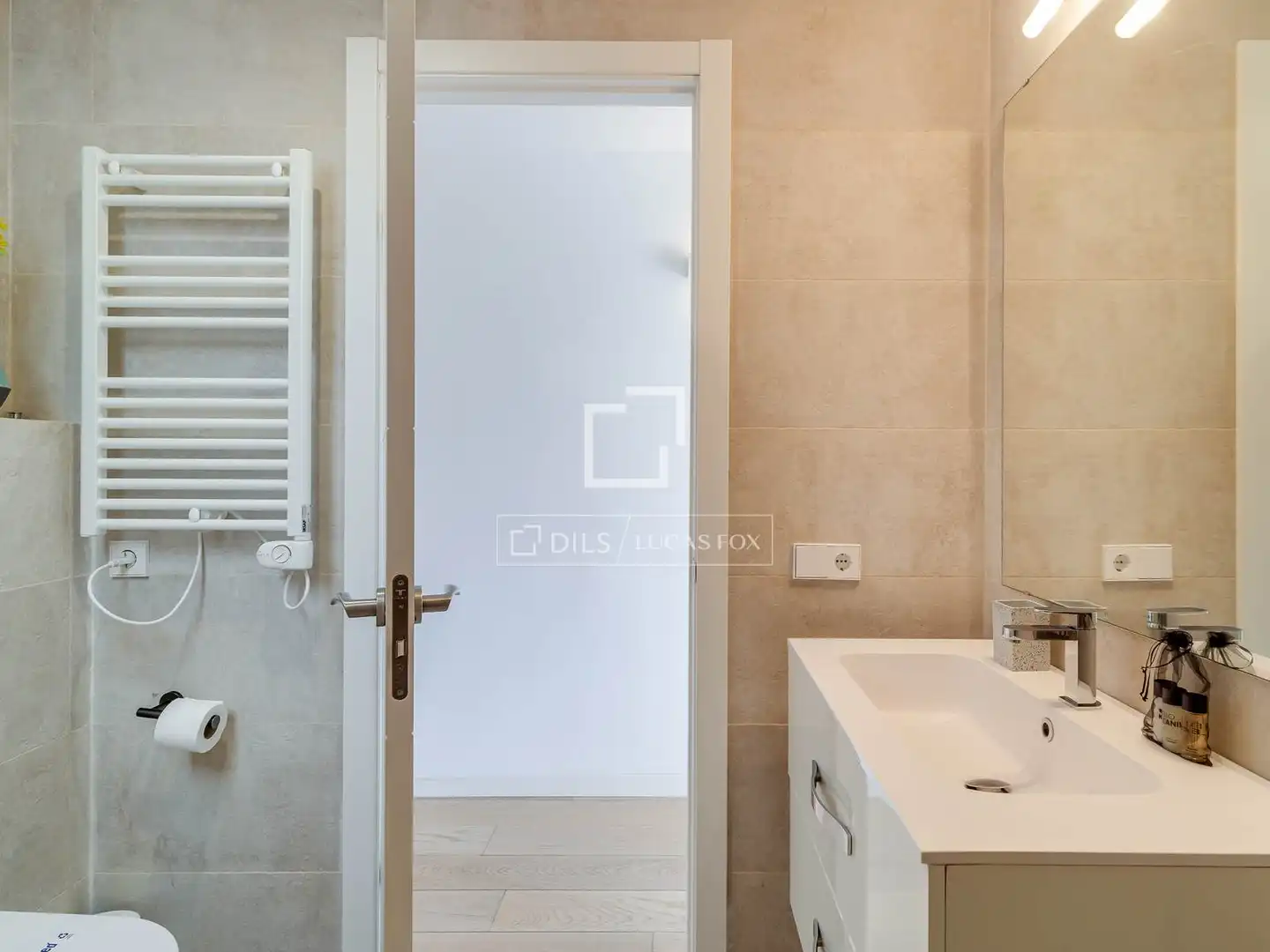 Badezimmer von Dachboden zum Verkauf in Barcelona mit Klimaanlage, Heizung und Terrasse