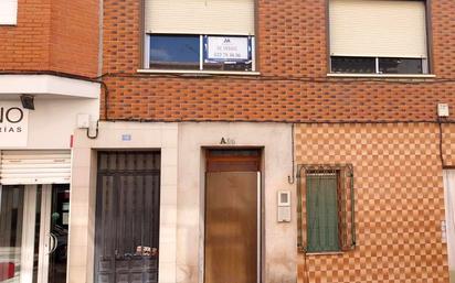 Vista exterior de Casa o xalet en venda en Madridejos amb Calefacció i Terrassa