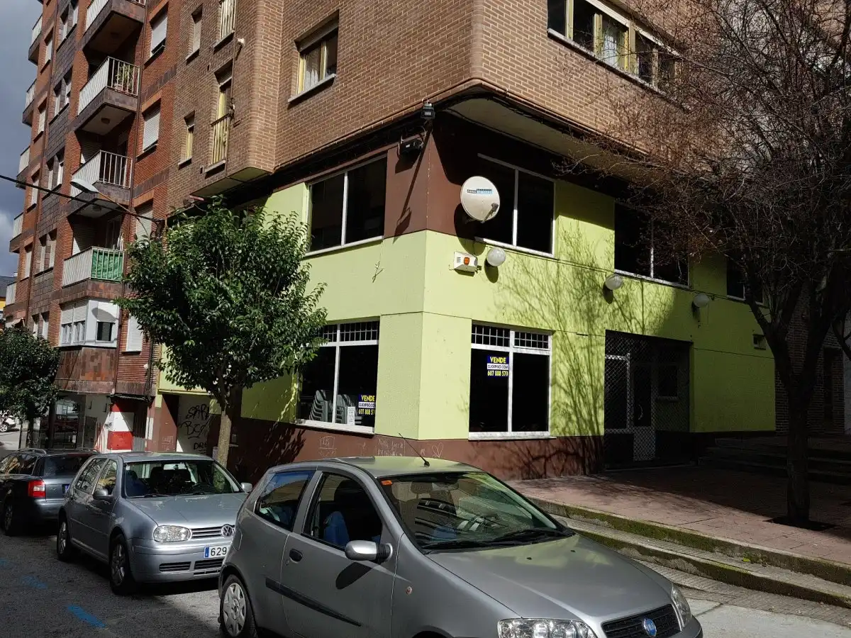 Vista exterior de Local en venta en Ponferrada con Aire acondicionado