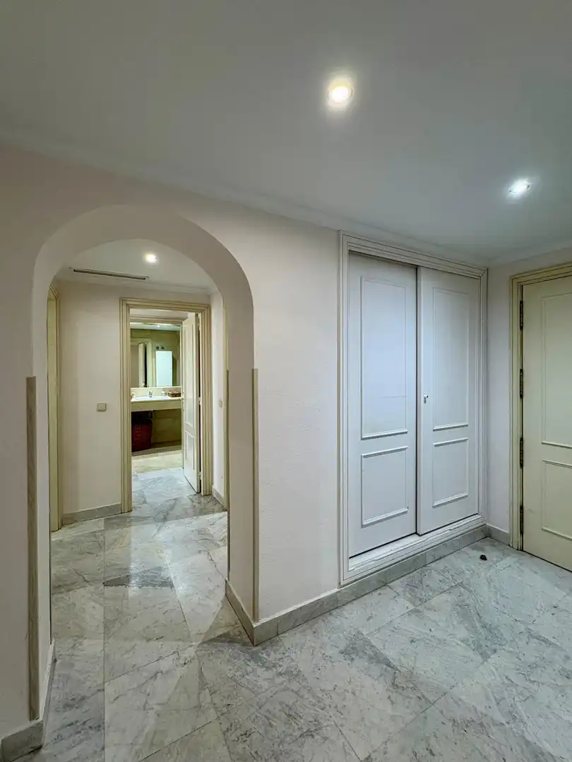 Wohnung zum Verkauf in Marbella mit Terrasse, Balkon und Gemeinschaftspool