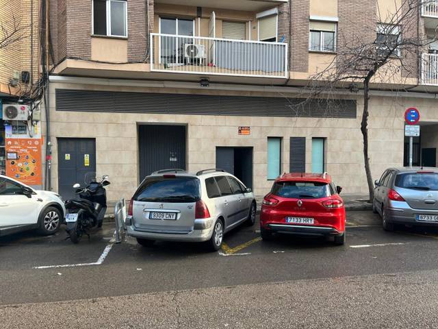 Local comercial en Alquiler en Torrefiel