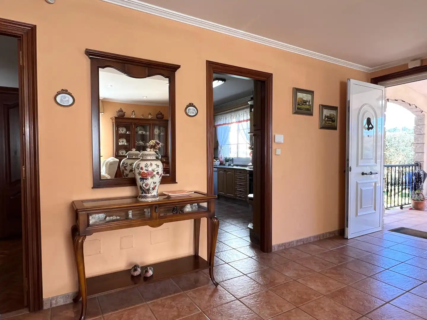 Houses for sale in Bergondo, A Coruña