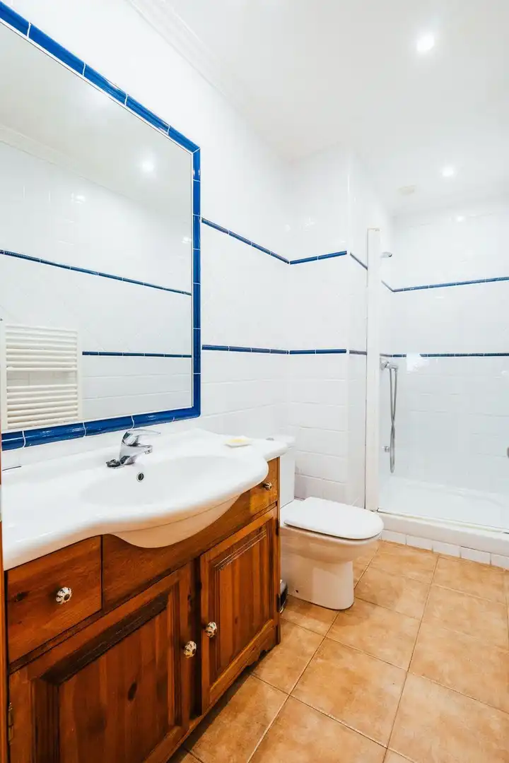 Badezimmer von Country house zum Verkauf in Muskiz mit Privatgarten, Terrasse und Balkon