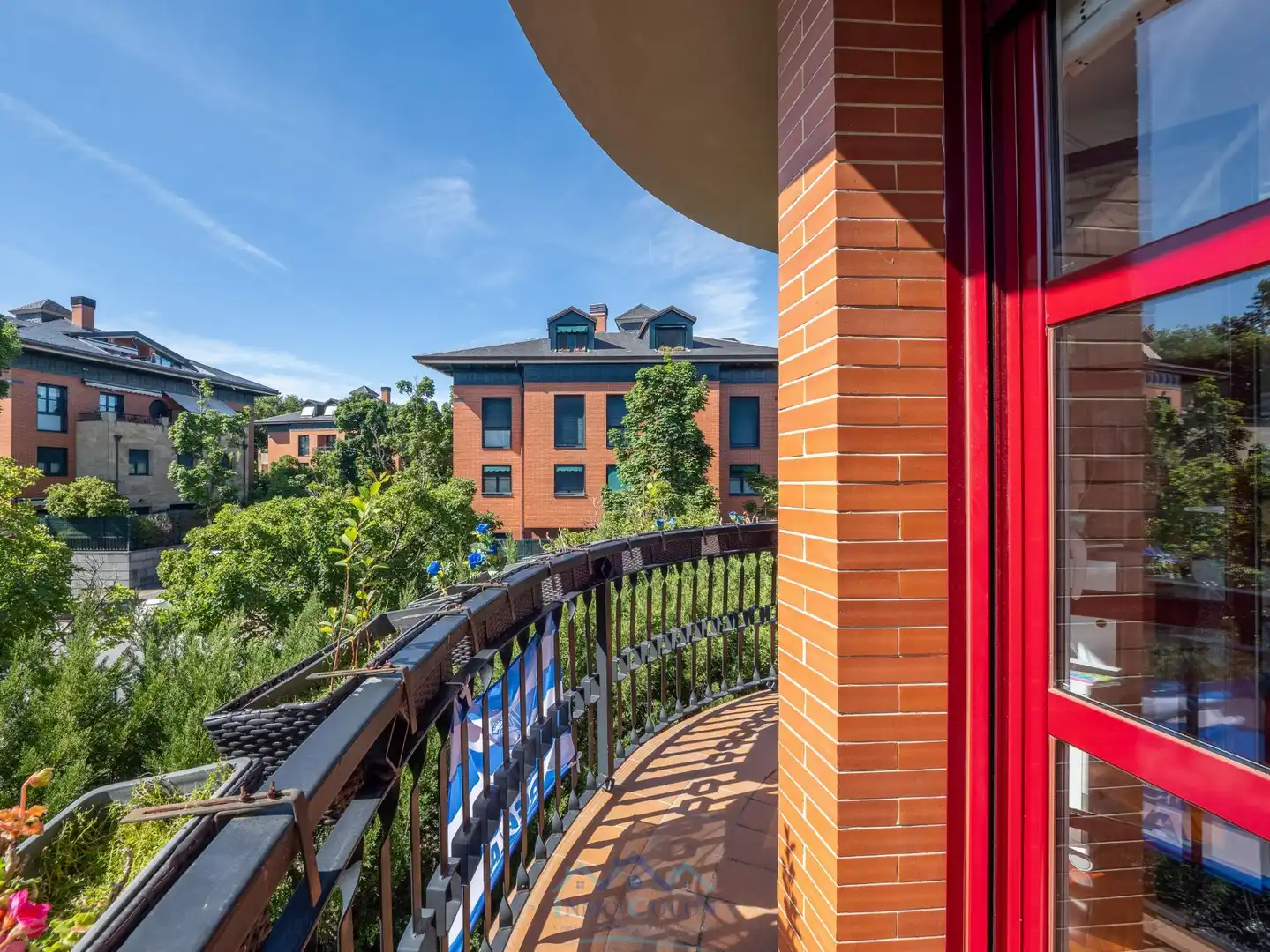 Vista exterior de Dúplex en venta en Irun  con Calefacción, Terraza y Balcón