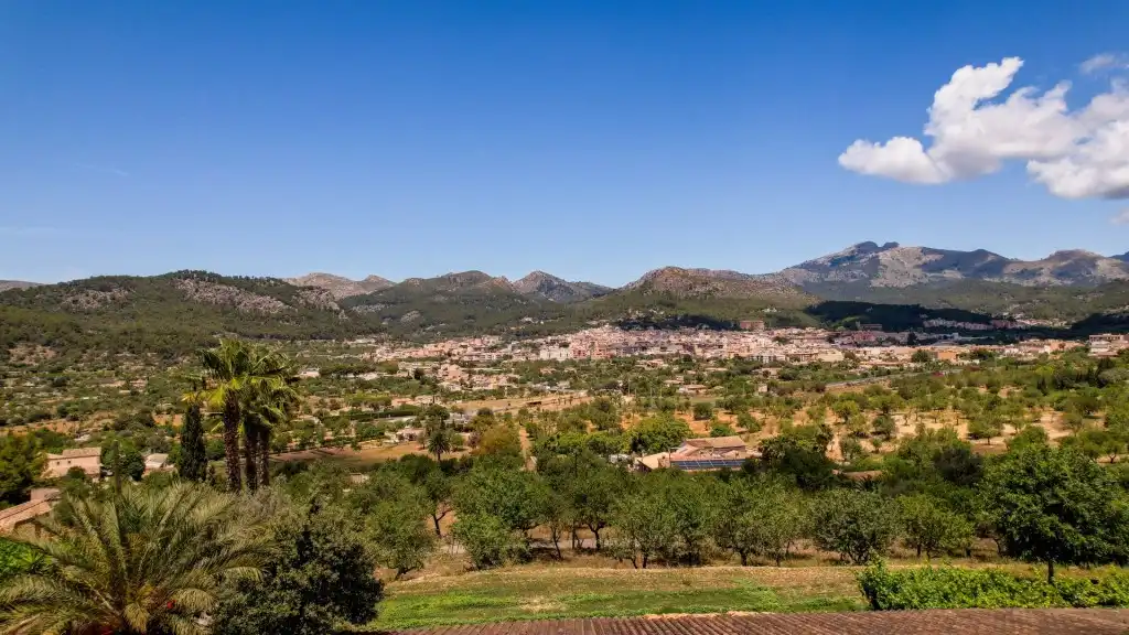 Vista exterior de Finca rústica en venda en Andratx amb Aire condicionat, Calefacció i Jardí privat