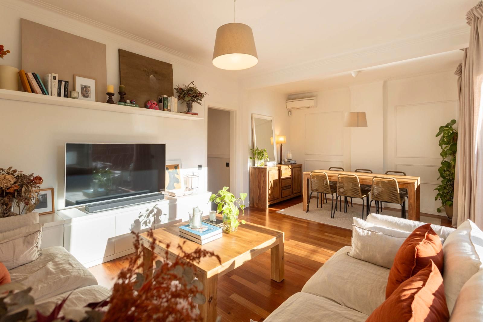 Living room of Flat for sale in  Barcelona Capital  with Air Conditioner, Heating and Parquet flooring